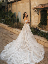 Berta | wedding dress and evening dress in Hong Kong | The Wedding Gown