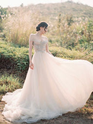 Liz Martinez wedding dress and evening dress in Hong Kong | The Wedding Gown